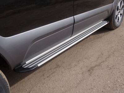 Пороги алюминиевые Slim Line Silver ТСС для Audi Q7 2015-2021